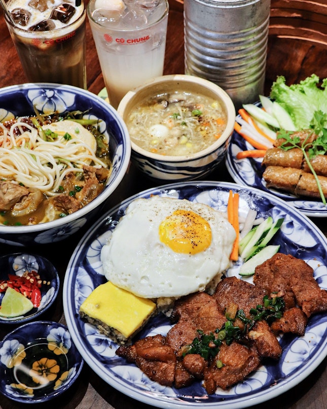 Previously, it was a spur of the moment, Vietnamese food craving situation when we walked into Co Chung at their first outlet in Plaza Singapura, and we were both impressed with the food quality and flavour.