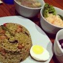 Green curry fried rice set with pomelo salad, soup & black glutinous rice dessert; interesting!