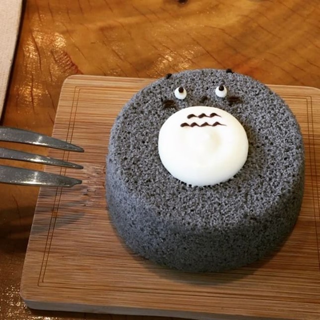 Finally met this Totoro cake!