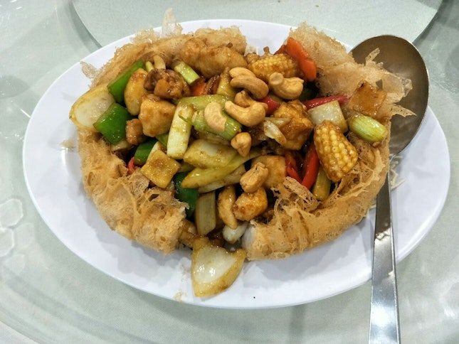 Sauteed Chicken Cube In Yam Ring (RM28) 