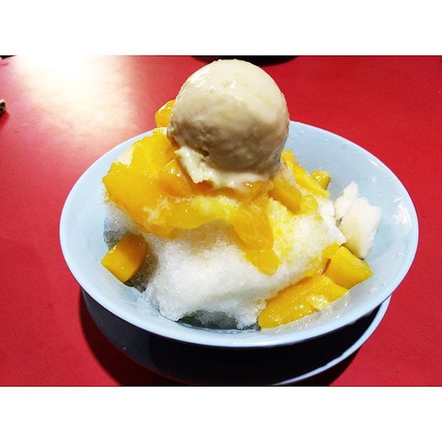 Jin Jin Dessert 👍🏻
✅ Liu Mang Bing (Durian Mango Ice) {8}
[$3] Jin Jin manages to complement the strong flavour of the durian icecream with the overwhelming sweetness of the mango slices.