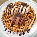 Belgian Waffle with 3 Scoops of Ice cream($12.90)