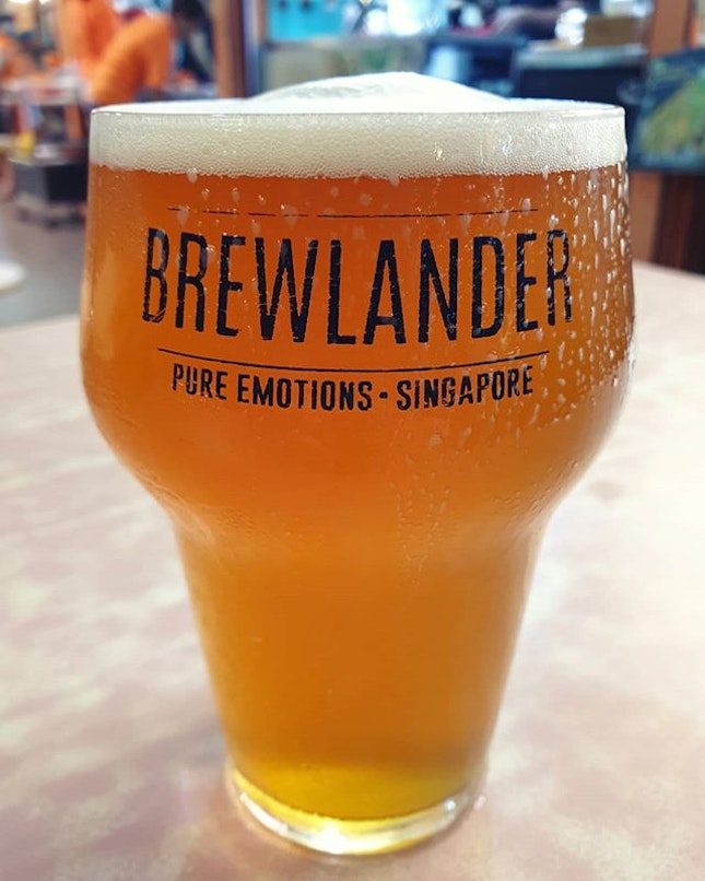 Brewlander draft (full pint: $13) 😋
.