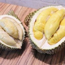 Can’t take my heart away from this yummiest fruit on earth from @the_durian_story !😍
The right one is Mao Shan Wang (Musang King) with perfect golden flesh, creamy texture, and yummy taste.