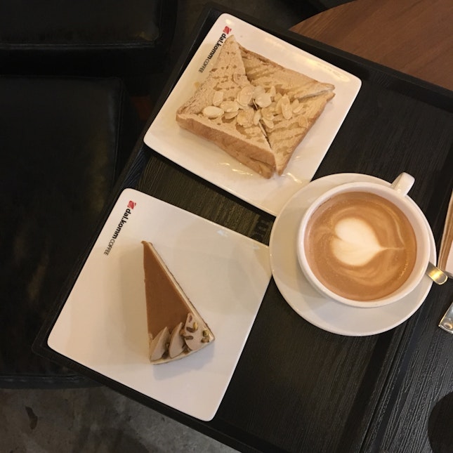 Coffee & korean desserts ☕️🍰