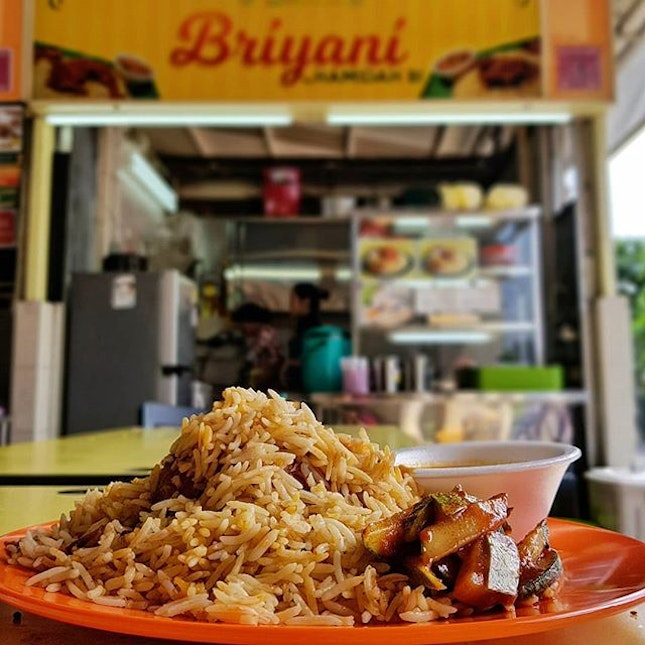 After watching @nightowlcinematics @foodkingnoc
Food King Episode: Top 3 Fan Recommendation,
We decided to make our way down to
Briyani by Hamidah Bi on 初三!!