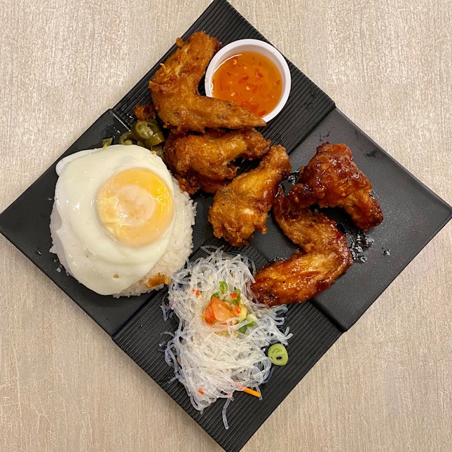 Chicken Wing with Rice and Fried Egg