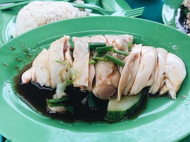 📍Kim San Leng coffeeshop chicken rice ⠀⠀⠀⠀⠀⠀⠀⠀⠀
🚇Bishan MRT ⠀⠀⠀⠀⠀⠀⠀⠀⠀
✏️Love drizzling the chicken zhap onto the chicken rice 😍⠀⠀⠀⠀⠀⠀⠀
💰$3.50 per plate ⠀⠀⠀⠀⠀⠀⠀⠀⠀
🌟3.2/5 ⠀⠀⠀⠀⠀⠀⠀⠀⠀⠀⠀⠀⠀⠀
#burpple #chickenrice