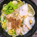 [Newton] As much as Newton Hawker Centre is for tourists, there is perhaps one definitively good stall that I’ve always loved: Soon Wah Fishball Noodles.