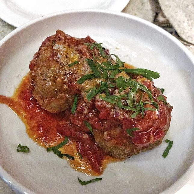 [Outram Park] The Meatballs ($15) here are made with brisket which gives it great flavour, with a paprika tomato sauce that balances the sweetness of the tomatoes with some savouriness.