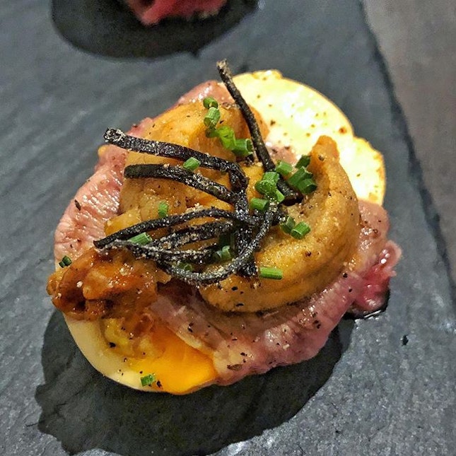 [Tanjong Pagar] If you’ve ever wondered whether a smoked egg with a still luscious and runny yolk, wrapped in a blanket of aburi wagyu then topped with tongues of sea urchin would make for a tasty snack, you’ll be glad to know that it does.