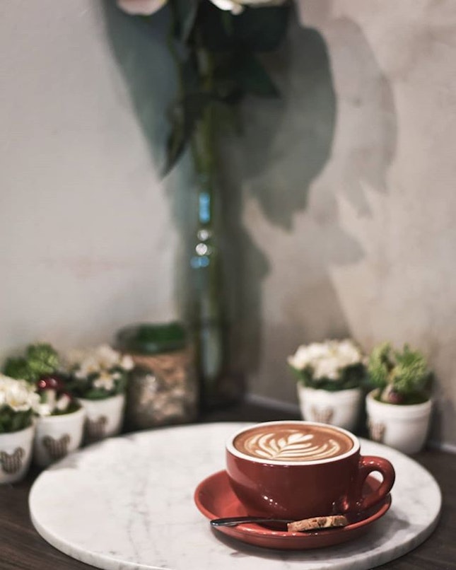 Catch up sessions over coffee and waffles

#coffee #cappuccino #waffles #coffeeholics #coffeeaddict #cafe #cafehoppingsg #food #foodphotography #foodgram #f52grams #foodporn #eeeeeats #instafoodsg #burpple #exploresg #igsg