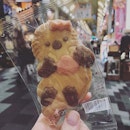 You may or may not have noticed I am a bit of a sucker for cute food shaped like animals.....in Japan there seemed to be an inordinate number of sea otter shaped foodstuffs.