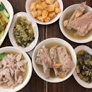 Singapore food hunt 📌 [Somerset, Singapore 🇸🇬]👇🏻#oneadayinSG
———————————————
✔️ Pork Ribs Soup, S$9.50
✔️ Sliced Fish Soup, S$7.60
✔️ Pork Tendorloin Soup, S$9.30
✔️ Salted Vegetables, S$2.60
✔️ Dough Fritters, S$2.80
✔️ Xiao Bai Cai, S$8
.