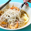 Laksa tastes better with spoon, somehow.