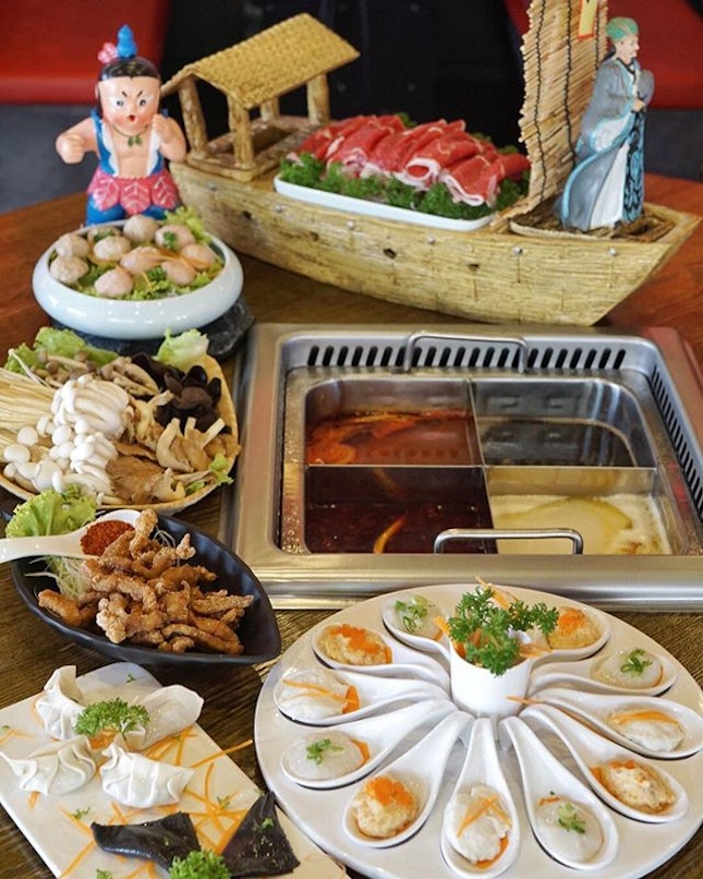 @hotpotheroes is a traditional Hotpot restaurant with the martial arts theme setting.