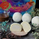 This Mid-Autumn Festival, Old Seng Choong’s range for mooncakes from delectable baked and snow skin mooncakes, featuring classic and inventive flavours.