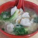 Teochew Fish soup Located next to Wah Seng Kee Wanton mee, catch my attention.