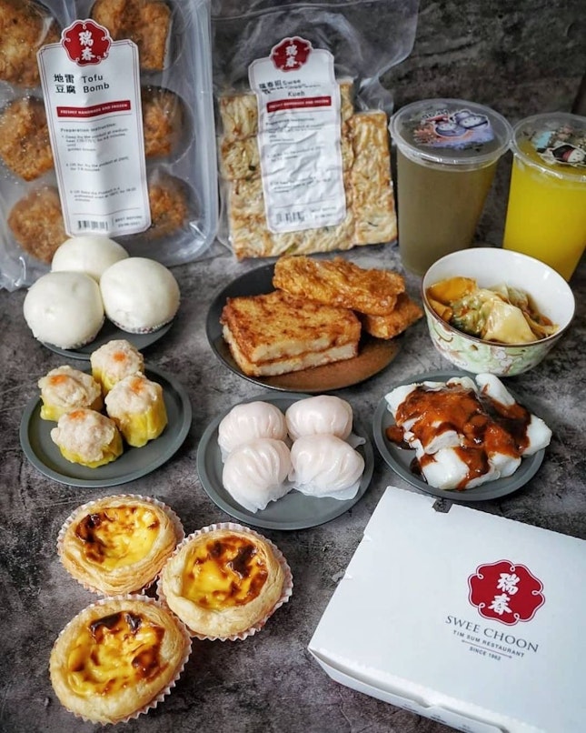 Swee Choon, has curated a wallet friendly $50+ WFH Survival Meal Package (UP: $62+), the bundle features 8 signature cooked items, 2 drinks, and 2 selected frozen dim sum. 
