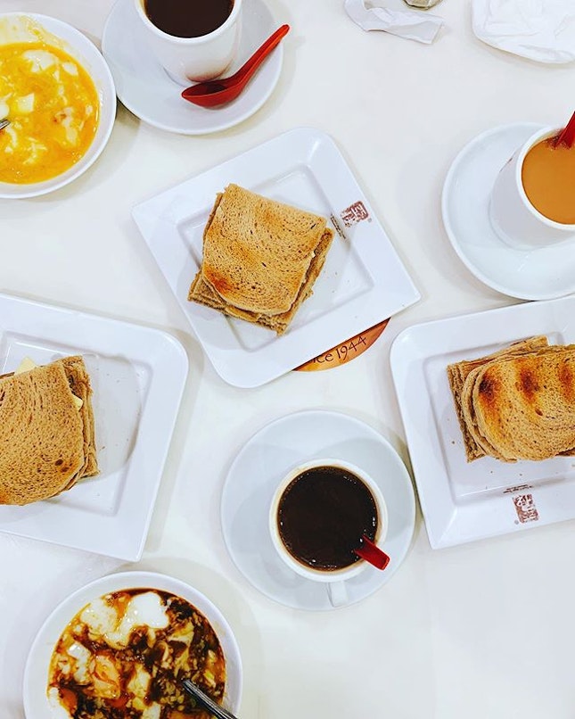 Favorite breakfast menu at Yakun ❤️☕️🥯#instafoodsg #sgfoodblogger #sgfoodstagram #sgfoodies #foodielife #willtravelforfood #food #foodporn #foodphotography #foodie #foodies #foodgasm #foodstylist #foodpornshare #sg #singapore #sgfood #sgfoodie #sgfoodlover #sgfoodtrend #sgfooddiary #burpplesg #burpple #hungrygowhere #yakun #toast #kayatoast #kopi