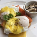 Smoked Salmon Eggs Benedict (~$15 after Gst & Service Charge)