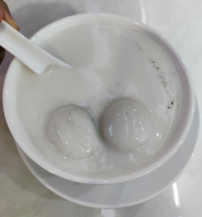 Almond Paste With Tang Yuan