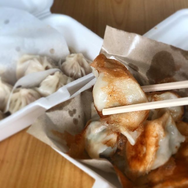 My only regret is not getting this sooner😱😱
-
-
-
Ok firstly I want to say that at lunch period on a timeline you might want to think twice cuz I queued for close to half an hour for these dumplings.