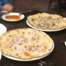 Garlic Snowing Pizza, Ham & Sausage Pizza $26++