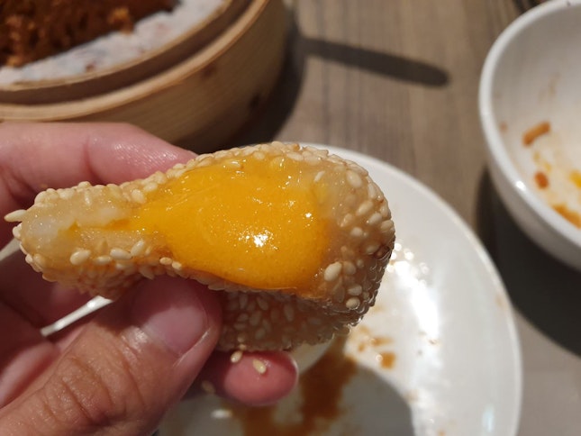 Sesame Ball with Molten Salted Egg ($5++)
