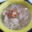 Fish soup with thick bee hoon from Jun Yuan at Old Airport Road Hawker Centre!