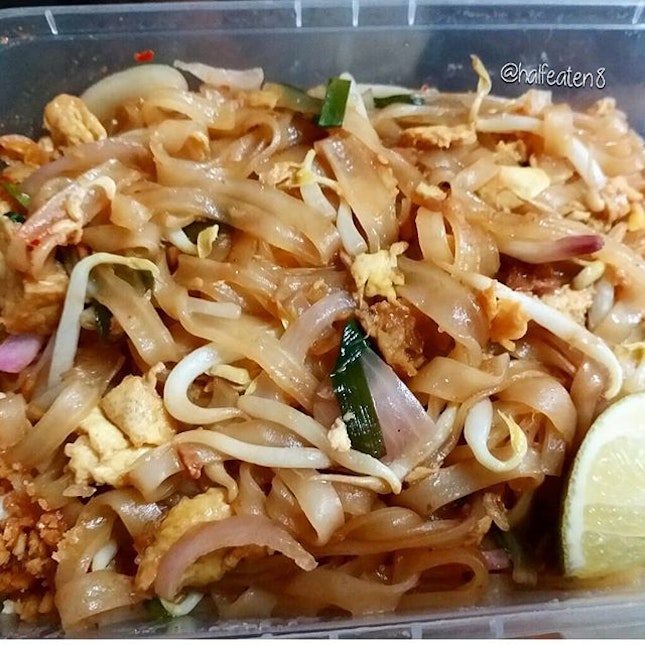 Pad Thai from Nakhon Kitchen!Their dishes are indeed wallet-friendly and of a wide variety.