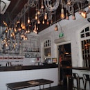 Beautiful London Pub Inspired Interior 🤩