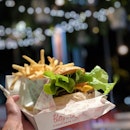 it’s not betty’s burger, it’s MY burger 🤤

10/10 for @aloysiusemmanuel 📸