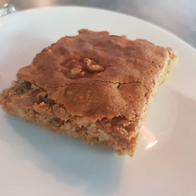 A #blondebrownie
A refreshing new (new to me at least) take on brownies, which proved to me, a chocolate lover, that unbelievably: brownies rock on, beyond chocolates.