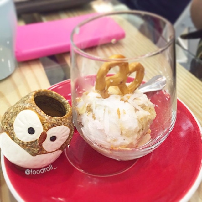 Double Ristretto Affogato with coconut flakes and pretzels @ The Owls Cafe

DO YOU SEE THE OWL?