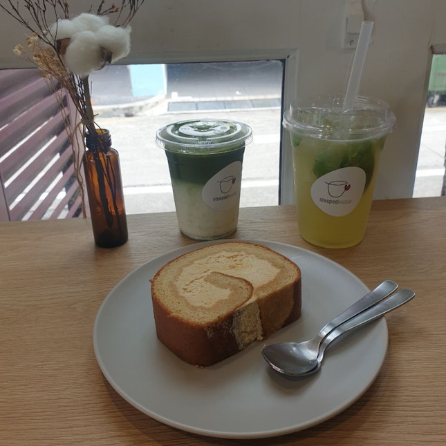 Roll Cake, Matcha Latte and a Citrusy Iced Tea
