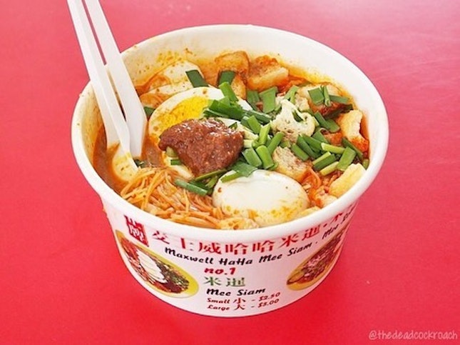 The bee hoon is pretty generous and there is a whole egg in there with lots of tau pok cubes and chives.