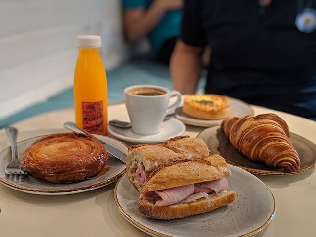 I love pastries and one of the better places to get them is none other than Tiong Bahru Bakery!