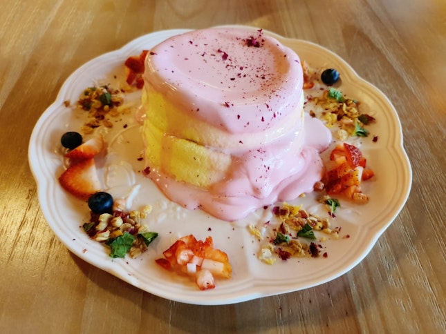 Pink Sugar’s Bandung Souffle ($17.90++)