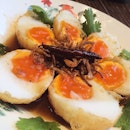 ไข่ ลูก เขย...son-in-law balls -_- #thisissowrong #thaifood #foodporn #instafood #ดึกแล้วโพสต์อะไรก็ได้