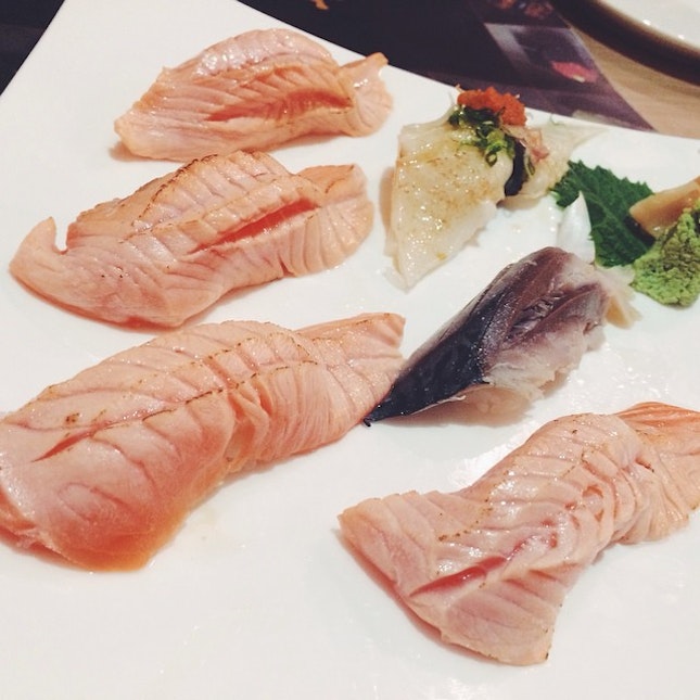 ม่อนนน #sushi #sushiporn #salmon #japanese #jp #japanesefood #journeyjournal #starvingtime #foodlust #foodporn #instafood #bkk #bkasia #bkkmenu #noms #ดึกแล้วจะทำร้ายใครก็ได้ #ดึกแล้วจะโพสต์อะไรก็ได้