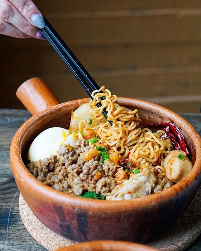 Got craving for Thai claypot porridge?