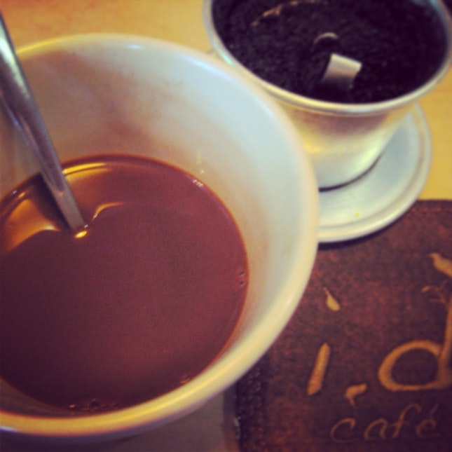 Nâu Nóng (hot coffee with condensed milk) @ Id Cafe