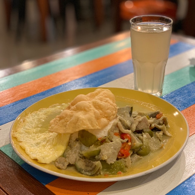 Green Curry Pork Rice With Omelette.