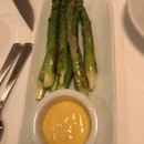 Grilled Asparagus With Hollandaise