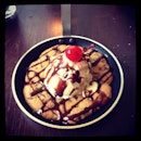 Cookie + vanilla ice cream!!