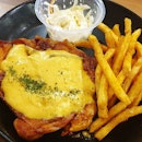 FOOD REVIEW 
FISH & CHICKS
Rating: 💋💋 (Good to Try)

Fish and Chips / Grilled Chicken 
with Salted Egg Sauce $11.40
.