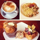 Late lunch @corneliuslim @v_bobo  #Seafood #Aglio #Olio #bread #Coffee #Spaghetti #food #malaysia #thursday #lunch #tea #cafe #lifestyle