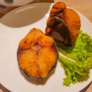 Deep fried tenggiri fish 