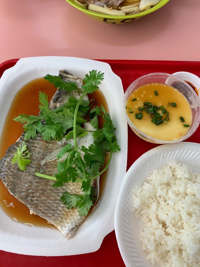 A complete meal with freshly steamed fish for only S$5!